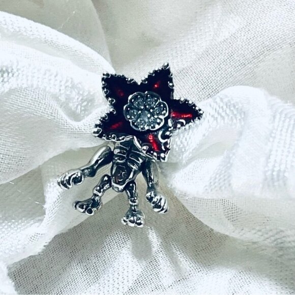 👹 NWOT Stranger Things Moveable Demogorgon Charm ✨ - Picture 3 of 12